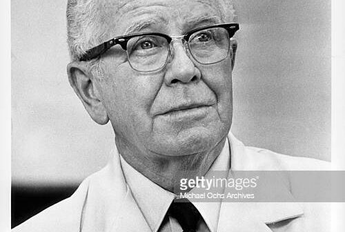 Regis Toomey em cena do filme 'The Carey Treatment', 1972. (Foto de Metro-Goldwyn-Mayer/Getty Images)