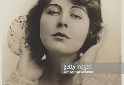 Atriz Dorothy Dalton (foto por John Springer Collection/CORBIS/Corbis via Getty Images)