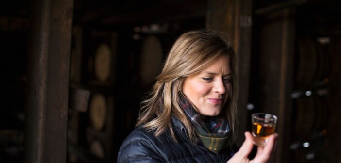 McCall na destilaria do Woodford Reserve: master distiller é o responsável por todo o processo de elaboração do bourbon.