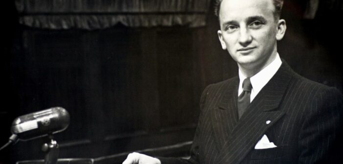 Imagem de Benjamin Ferencz em 1947 — Foto: United States Holocaust Memorial Museum/Via Wikipedia
