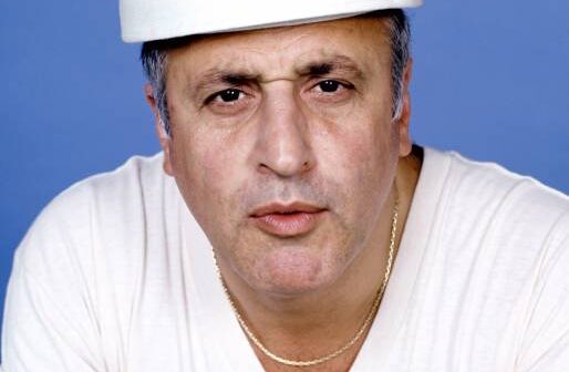 VIC TAYBACK, QUE FEZ MEL NA SÉRIE DE 'ALICE'. (Crédito da fotografia: Cortesia The Avocado/ REPRODUÇÃO/ DIREITOS RESERVADOS)