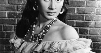 Lisa Montell, estrela dos anos 1950. (© Divulgação/Warner Bros. Television)