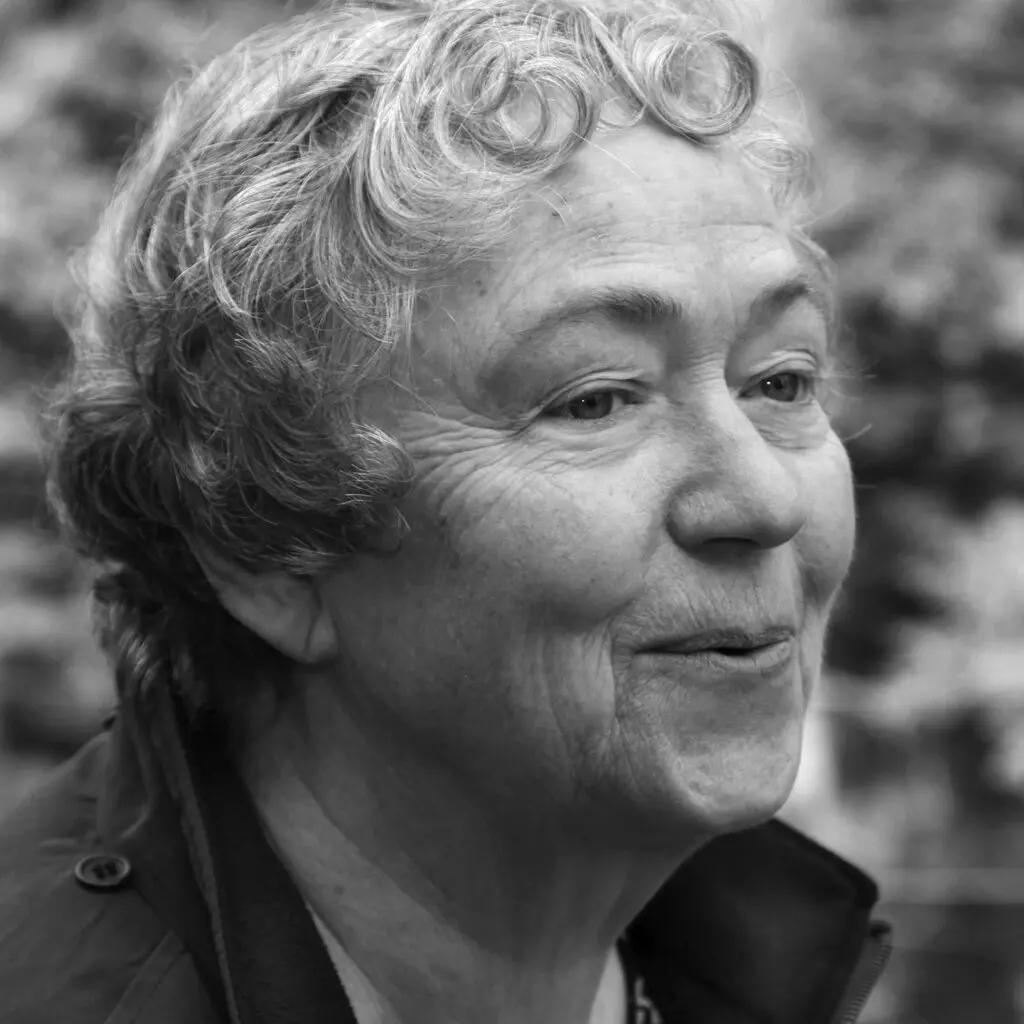 Mary Catherine Bateson em uma foto sem data. Ela foi criada de acordo com os rituais que seus pais antropólogos observaram em seu trabalho de campo, e sua mãe consultou o Dr. Benjamin Spock. (Crédito: Joanna Eldredge Morrissey)