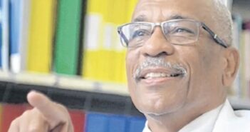 Professor é primeiro negro a ser eleito como diretor da faculdade de medicina da Ufba — Foto: Reprodução/TV Bahia