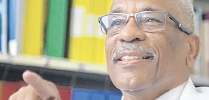 Professor é primeiro negro a ser eleito como diretor da faculdade de medicina da Ufba — Foto: Reprodução/TV Bahia