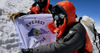 No topo do Everest (8.849m) e do Lhotse (8.516m), duas das montanhas mais altas do Planeta. Foto: Arquivo Pessoal. © Fornecido por Go Outside