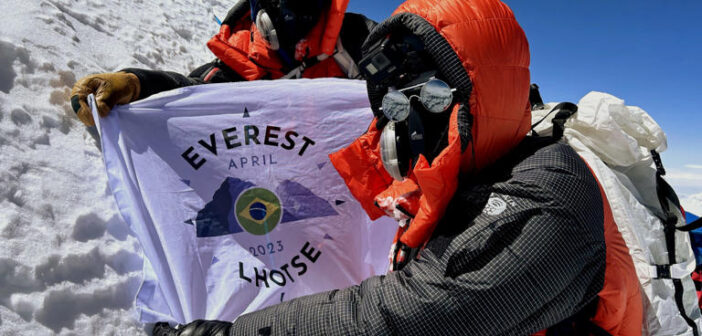 No topo do Everest (8.849m) e do Lhotse (8.516m), duas das montanhas mais altas do Planeta. Foto: Arquivo Pessoal. © Fornecido por Go Outside