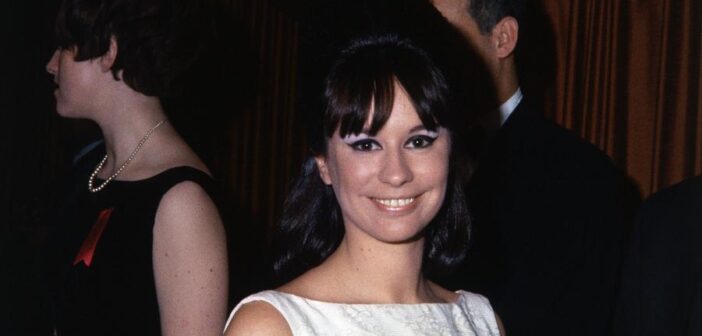 Astrud Gilberto foi a primeira mulher a ganhar o Grammy de Música do Ano, mas nem estava creditada no disco original. (Crédito da Imagem: Astrud no Grammy em 1973/ Getty Images/ REPRODUÇÃO/ DIREITOS RESERVADOS)