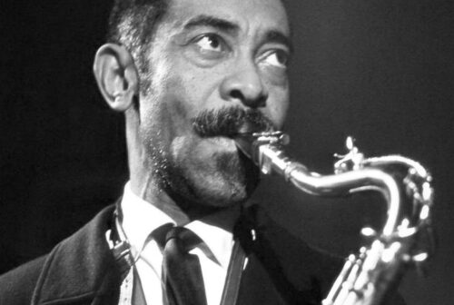 Don Byas; saxofonista tenor de jazz. (Crédito da fotografia: Cortesia © Copyright JazzWax/ REPRODUÇÃO/ DIREITOS RESERVADOS)