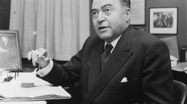 Kermit Bloomgarden, produtor de muitas peças notáveis. (Crédito da fotografia: Cortesia © Copyright Sociedade Histórica de Wisconsin/ Friedman-Abeles/ REPRODUÇÃO/ DIREITOS RESERVADOS)