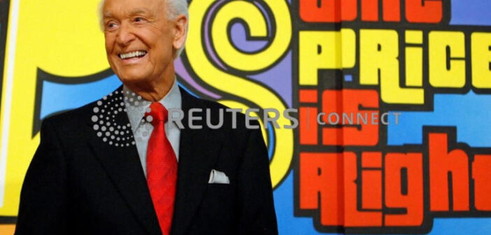 Bob Barker, apresentador do game show de televisão "The Price is Right", sorri perto de seu bolo de aniversário no CBS Studios em Los Angeles Bob Barker, apresentador do game show de televisão "The Price is Right", sorri perto de seu bolo de aniversário no CBS Studios em Los Angeles © Thomson Reuters