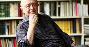 O historiador José Murilo de Carvalho, em seu apartamento no bairro do Flamengo, na zona sul do Rio (Foto: Wilton Junior/Estadão© Fornecido por Estadão)