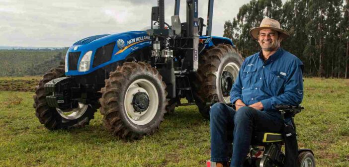 NH/DIvulgação Fernando Dal Molin, 42 anos, diz que a vida continua depois de um acidente Leia mais em: https://forbes.com.br/forbesagro/2023/08/primeiro-trator-acessivel-a-deficiente-fisico-comeca-a-ser-vendido-no-brasil/