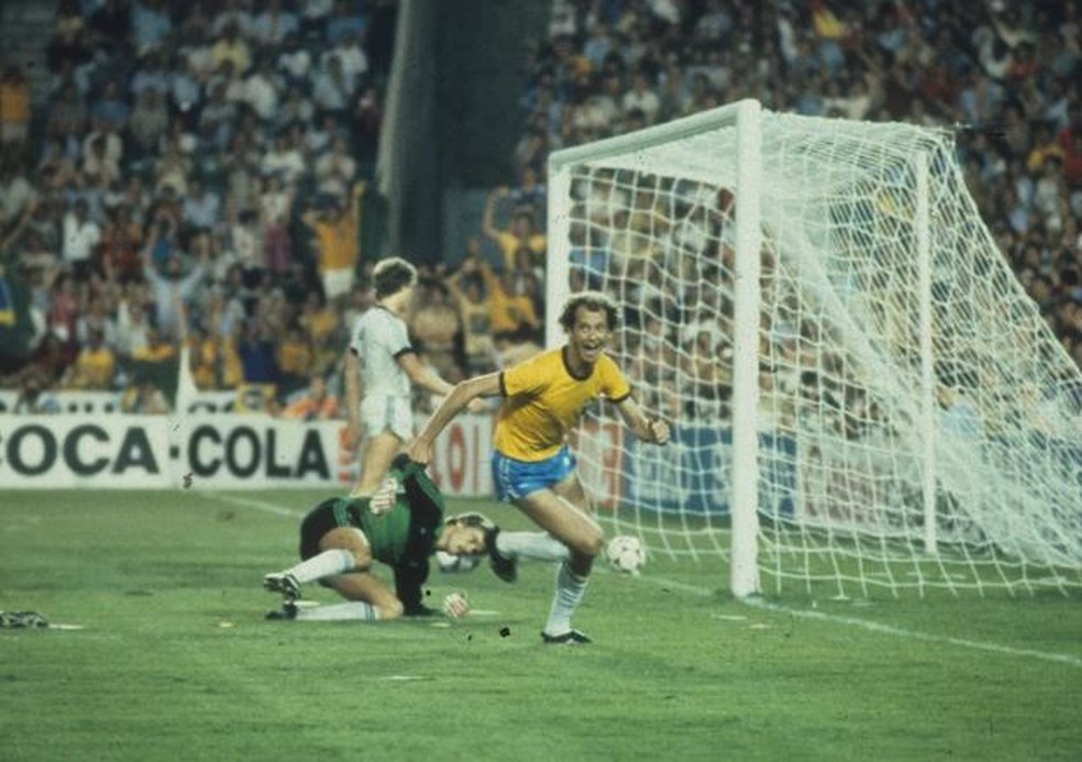 Falcão comemora gol pelo Brasil contra a Nova Zelândia na Copa do Mundo de 1982 — Foto: Anibal Philot/Agência Globo