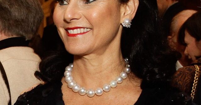 Foto de arquivo de maio de 2014 mostra Vicky e Joseph Safra no Teatro Municipal de São Paulo durante a pré-estreia da ópera Carmen. O evento foi realizado em Prol da Congregação Israelita Paulista — Foto: Silvana Garzaro/Estadão Conteúdo