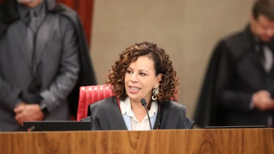 Edilene Lobo é a primeira mulher negra ministra substituta do TSE. (Crédito da fotografia: Alejandro Zambrana/ Secom-TSE)