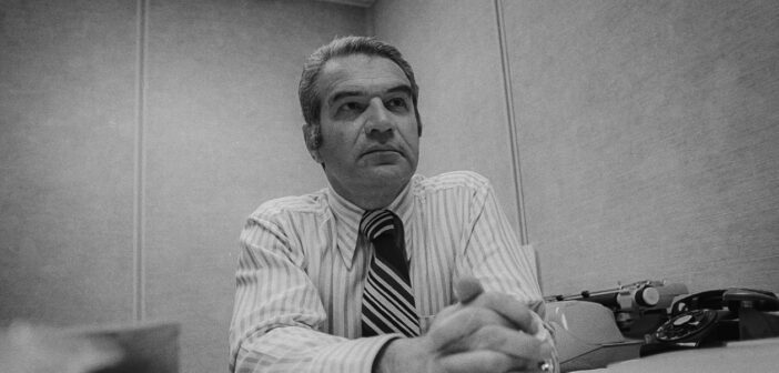 Bernard Kalb trabalhou como correspondente estrangeiro para o The New York Times, CBS e NBC, escreveu dois livros com seu irmão mais novo mais famoso e serviu como âncora fundador e palestrante do programa de análise de mídia da CNN “Reliable Sources”. | Arquivo de fotos da CBS/Imagens Getty