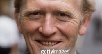 9 de dezembro de 1981: ator escocês de teatro e cinema, Gordon Jackson (1923 - 1990). (Foto de Arquivo Hulton/Getty Images)