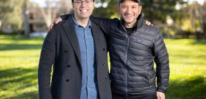 O brasileiro Daniel de Freitas e o americano Noam Shazeer, ex-engenheiros do Google que fundaram a startup Character.AI (Foto: divulgação)