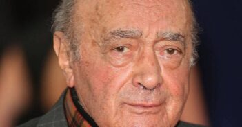 Getty Images/Mike Marsland/WireImage Mohamed Al-Fayed, que morreu aos 94 anos, em foto tirada em 2015, em Londres Leia mais em: https://forbes.com.br/forbes-money/2023/09/mohamed-al-fayed-ex-dono-da-harrods-e-do-fulham-fc-morre-aos-94-anos/