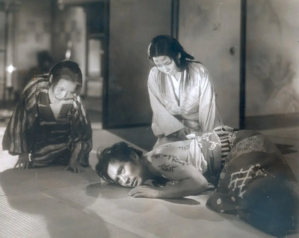 A partir da esquerda, Kikue Mori, Masayuki Mori e Sra. Kyo na fantasia romântica de Kenji Mizoguchi, “Ugetsu” (1953).Crédito...Estúdios Daiei
