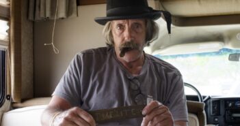 Allan C. Weisbecker, autor de “In Search of Captain Zero” - (Crédito da fotografia: Cortesia © Copyright Eric Reichbaum no Fstoppers/ REPRODUÇÃO/ TODOS OS DIREITOS RESERVADOS)