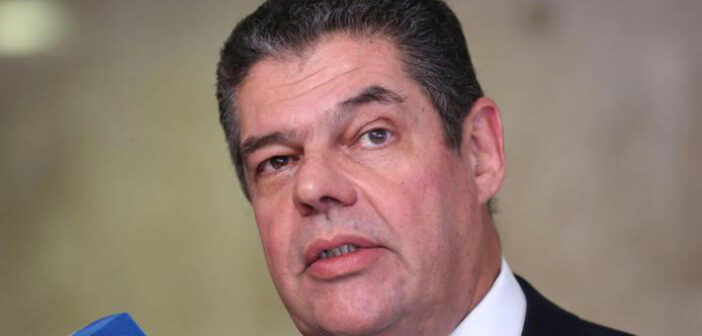 Megale presidiu a Anfavea entre 2016 e 2019. Na foto, ele fala à imprensa após encontro com o então presidente Michel Temer, em abril de 2018. Foto: Antonio Cruz/Agência Brasil © Fornecido por Estadão