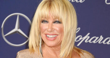 Suzanne Somers, atriz conhecida por seu papel na série 'Um é Pouco, Dois é Bom e Três é Demais'. (© Fornecido por BANG Showbiz Brazil)