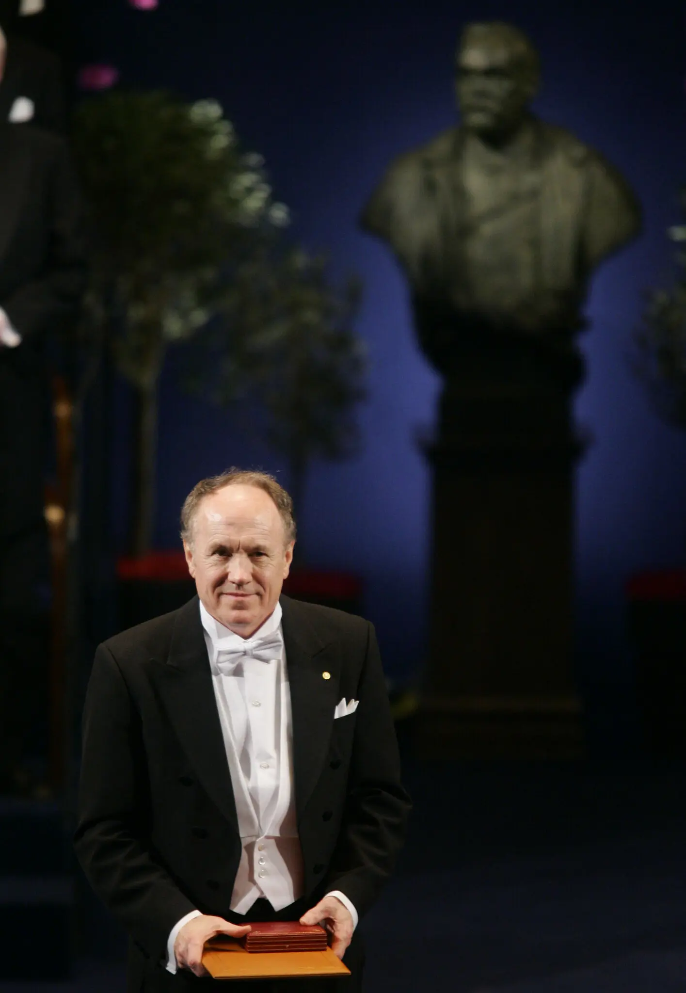 Dr. Prescott em Estocolmo em 2004, após receber o Prêmio Nobel Memorial de Economia. (Crédito da fotografia: Cortesia © Copyright Wolfgang Rattay/Reuters)