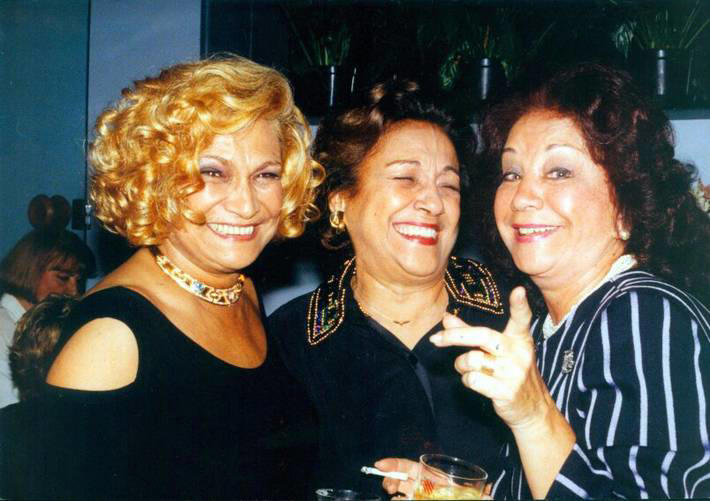 As três amigas, Hebe Camargo, Nair Bello e Lolita Rodrigues Foto: ERNANDO ARELLANO| ESTADÃO - 4|1993 © Fornecido por Estadão