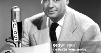 NOVA IORQUE - 28 DE SETEMBRO: Retrato de Ted Collins, mestre de cerimônias e produtor de The Kate Smith Hour da CBS Radio. Nova York, NY. Imagem datada de 28 de setembro de 1943. (Foto da CBS via Getty Images)