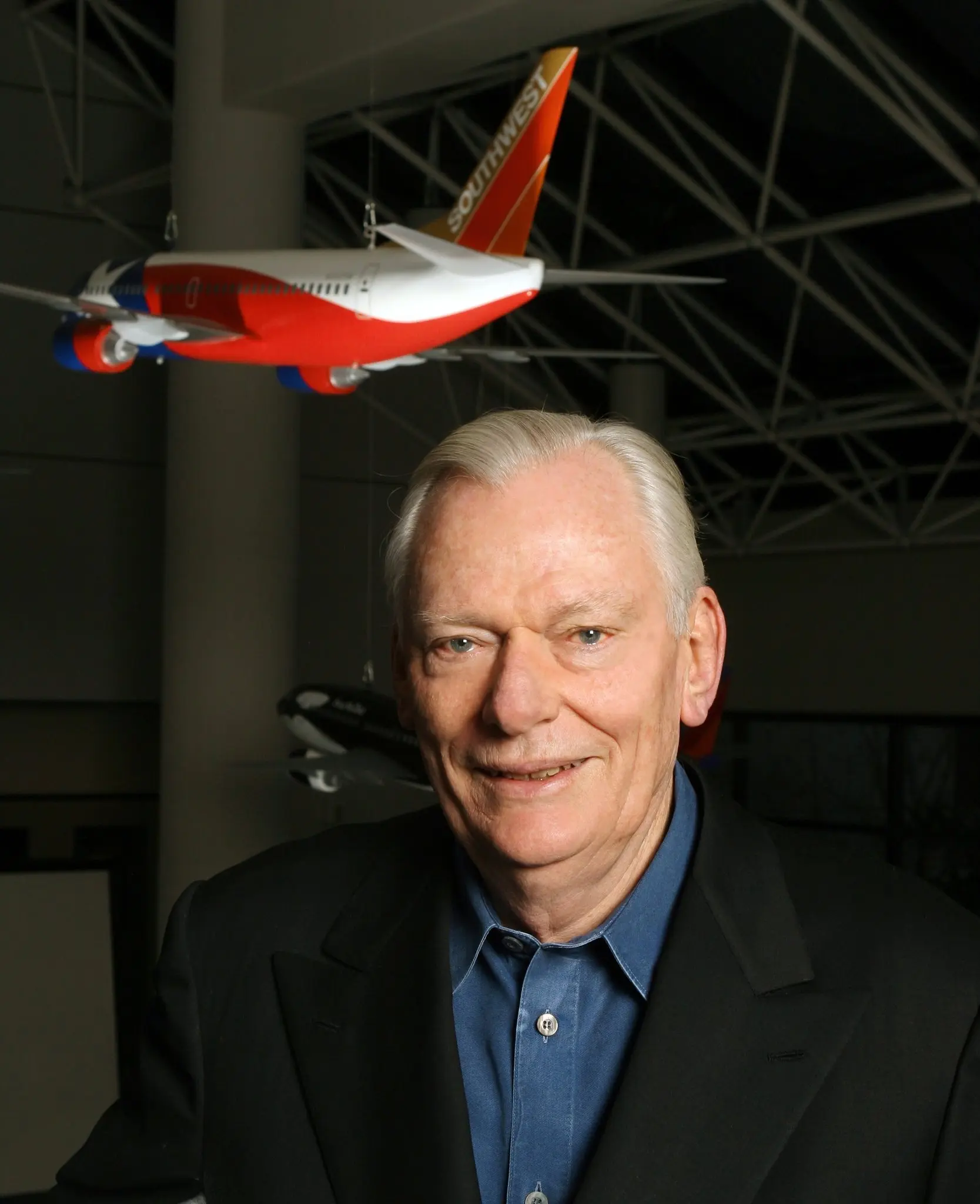 Herb Kelleher na sede da Southwest Airlines em Dallas em 2005. “Ele literalmente levou as viagens aéreas às massas em uma escala inimaginável”, disse um analista do setor.Crédito...David Woo/Corbis, via Getty Images