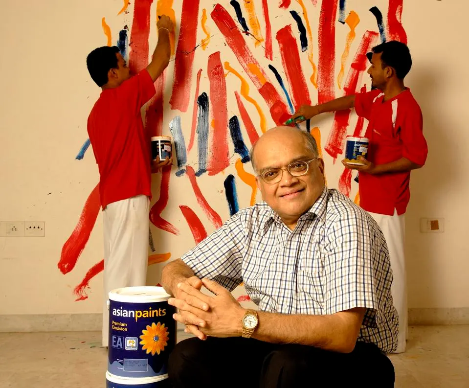 Ashwin Dani, diretor não executivo da Asian Paints, posou em seu escritório, em Mumbai, na Índia. (UMESH GOSWAMI/THE INDIA TODAY GROUP VIA GETTY IMAGES)