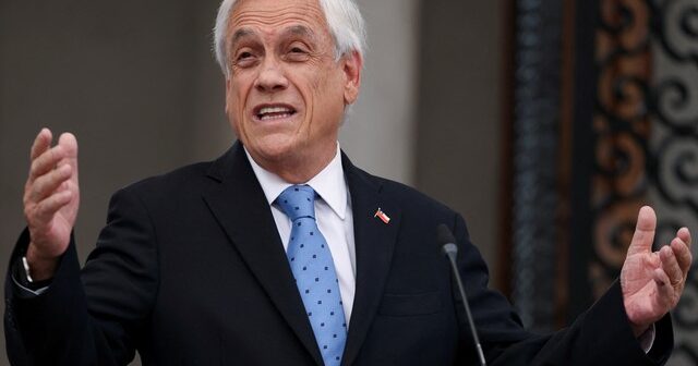 Sebástian Piñera em foto de 2021, quando era presidente do Chile — Foto: Ivan Alavarado/Reuters