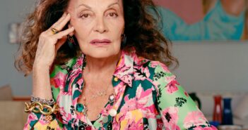 Diane von Furstenberg, uma das estilistas mais famosas entre as celebridades. (Crédito da fotografia: MOLLY MATALON FOR THE WALL STREET JOURNAL/ The Wall Street Journal/ TODOS OS DIREITOS RESERVADOS)