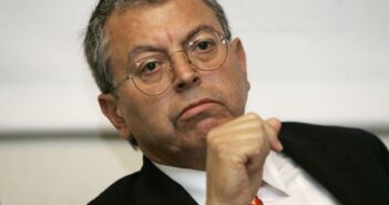 Manuel Camacho Solis; veterano político mexicano abandonou o partido no poder - (Credito da fotografia: Cortesia Los Angeles Times/ TODOS OS DIREITOS RESERVADOS)