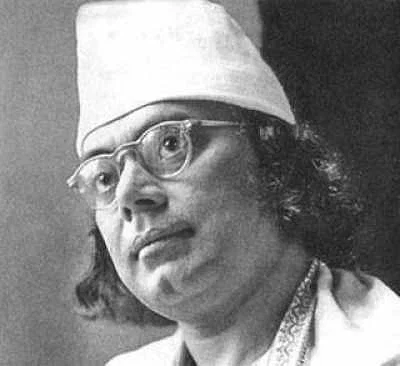 Kazi Nazrul Islam, escritor, músico e é o poeta nacional de Bangladesh, foi um dos principais poetas do século 20 no subcontinente indiano