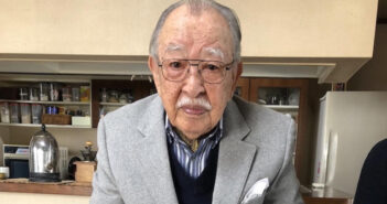 O karaokê surgiu através de uma "epifania", após um engenheiro da empresa de eletrônica que Shigeichi Negishi dirigia, em 1967, o ter ouvido cantar e lhe ter dito que não era muito bom. © Matt Alt/X