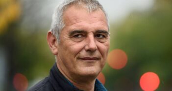 O diretor francês Laurent Cantet posa em Paris em 2014 — (© Eric Feferberg/ AFP)