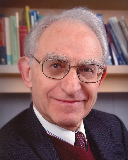 Arno Motulsky, se tornou um dos fundadores da genética médica, reconhecendo a conexão entre genes e saúde muito antes da medicina convencional, foi autor de mais de 400 artigos científicos e, com Friedrich Vogel, de um livro importante, “Genética Humana: Problemas e Abordagens” (1979)