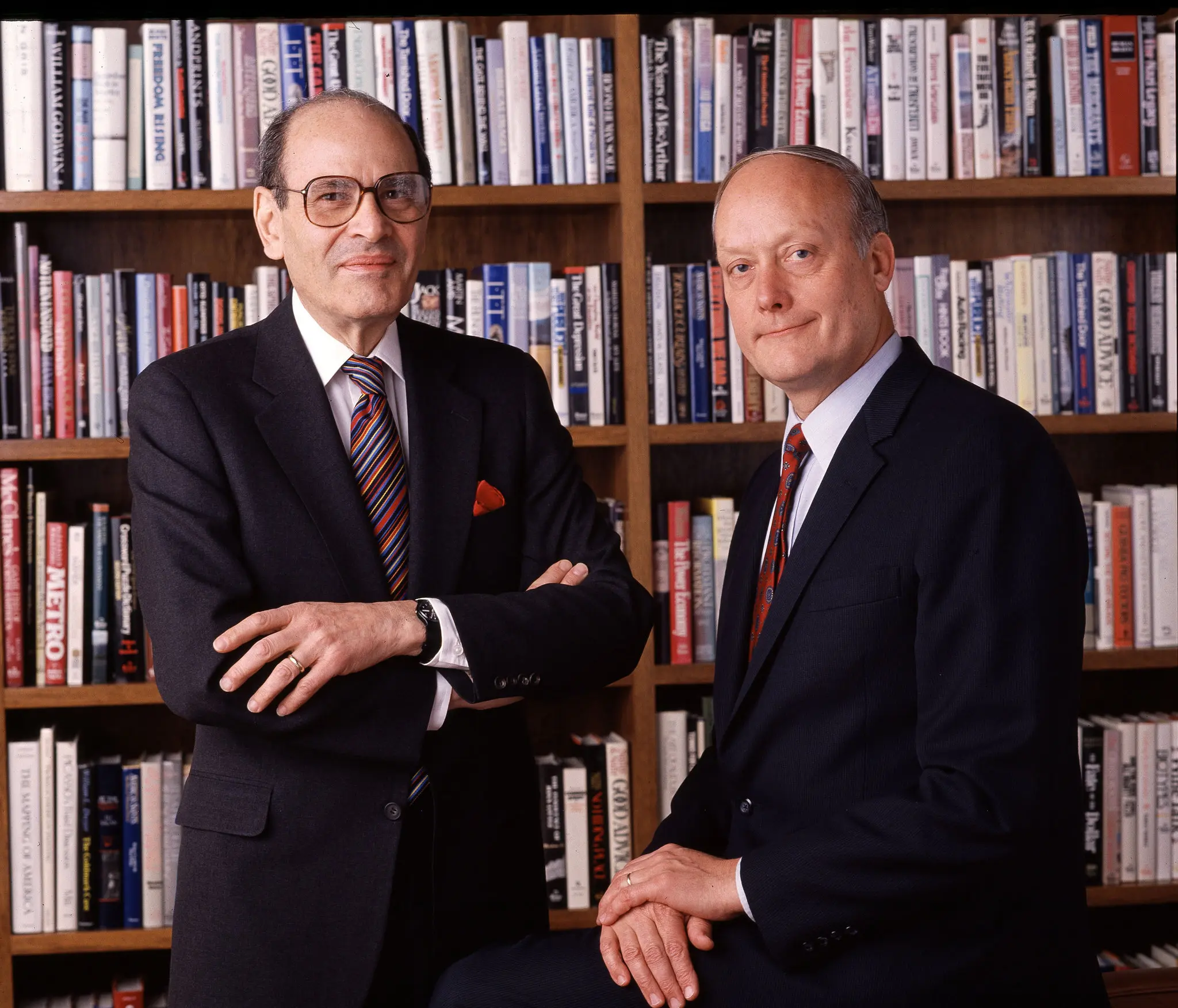 Arthur Ochs Sulzberger, à esquerda, então editor do The New York Times, e Walter E. Mattson, o presidente, em 1990. (Crédito da fotografia: O jornal New York Times)