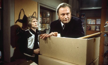 Iain Cuthbertson, ator que interpretou o procurador fiscal em ‘Sutherland’s Law’ e Charlie Endell em ‘Budgie’, e trouxe sua presença imponente para dois papéis muito diferentes na televisão, em ambos os lados da lei, na década de 1970
