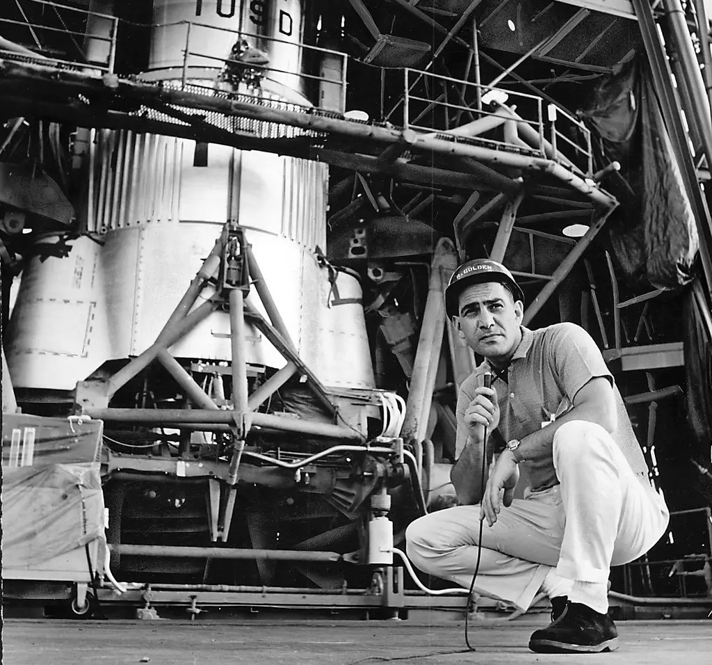 Herb Kaplow da NBC, em janeiro de 1962 em Cabo Canaveral, Flórida. (Crédito da fotografia: Foto de Art Selby/NBC)