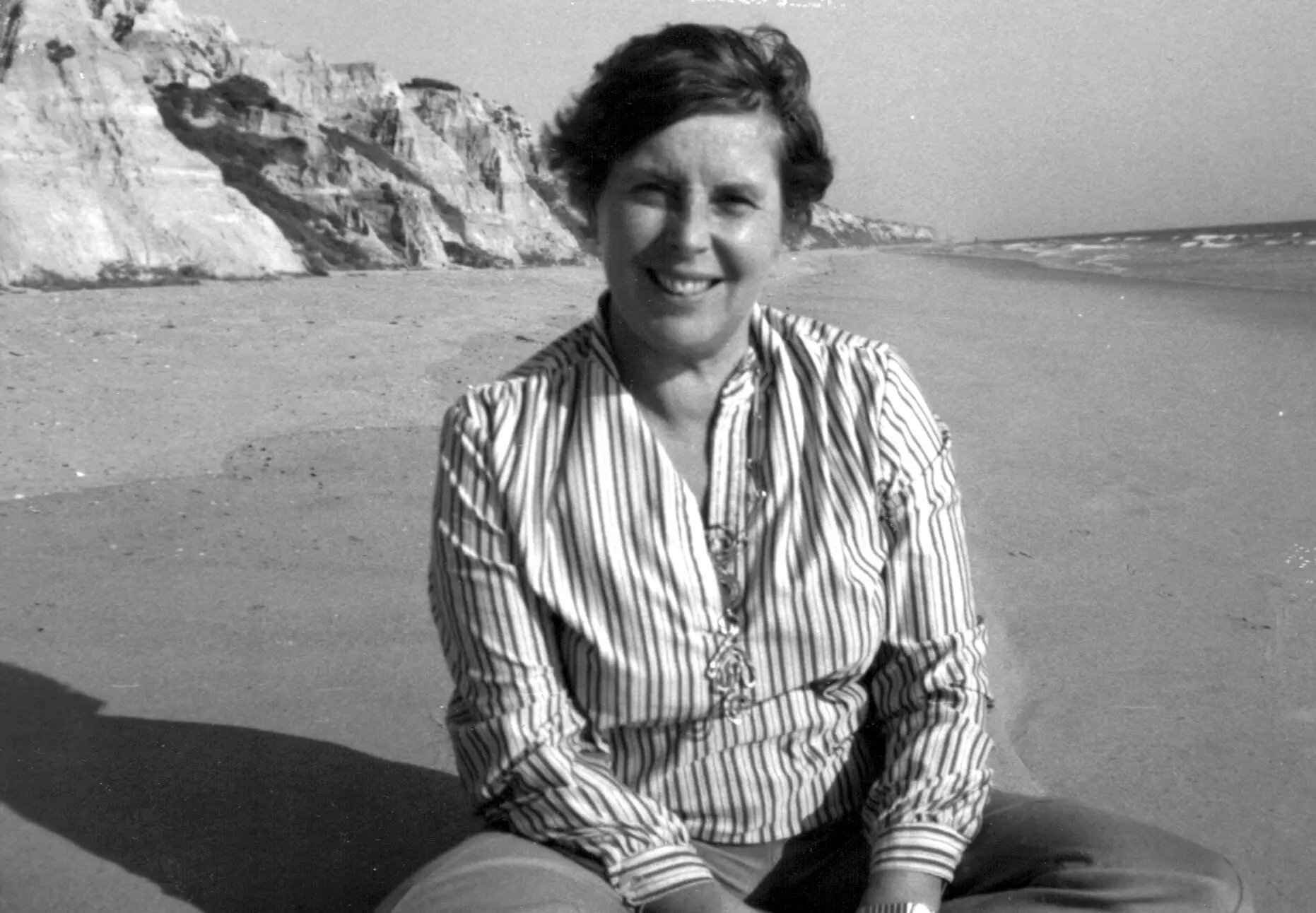 Jean Franco em foto sem data. Professora de estudos latino-americanos, chamou a atenção para a literatura da região. (Crédito da fotografia: Cortesia © Copyright All Rights Reserved/ por Alexis Parke/ REPRODUÇÃO/ TODOS OS DIREITOS RESERVADOS)