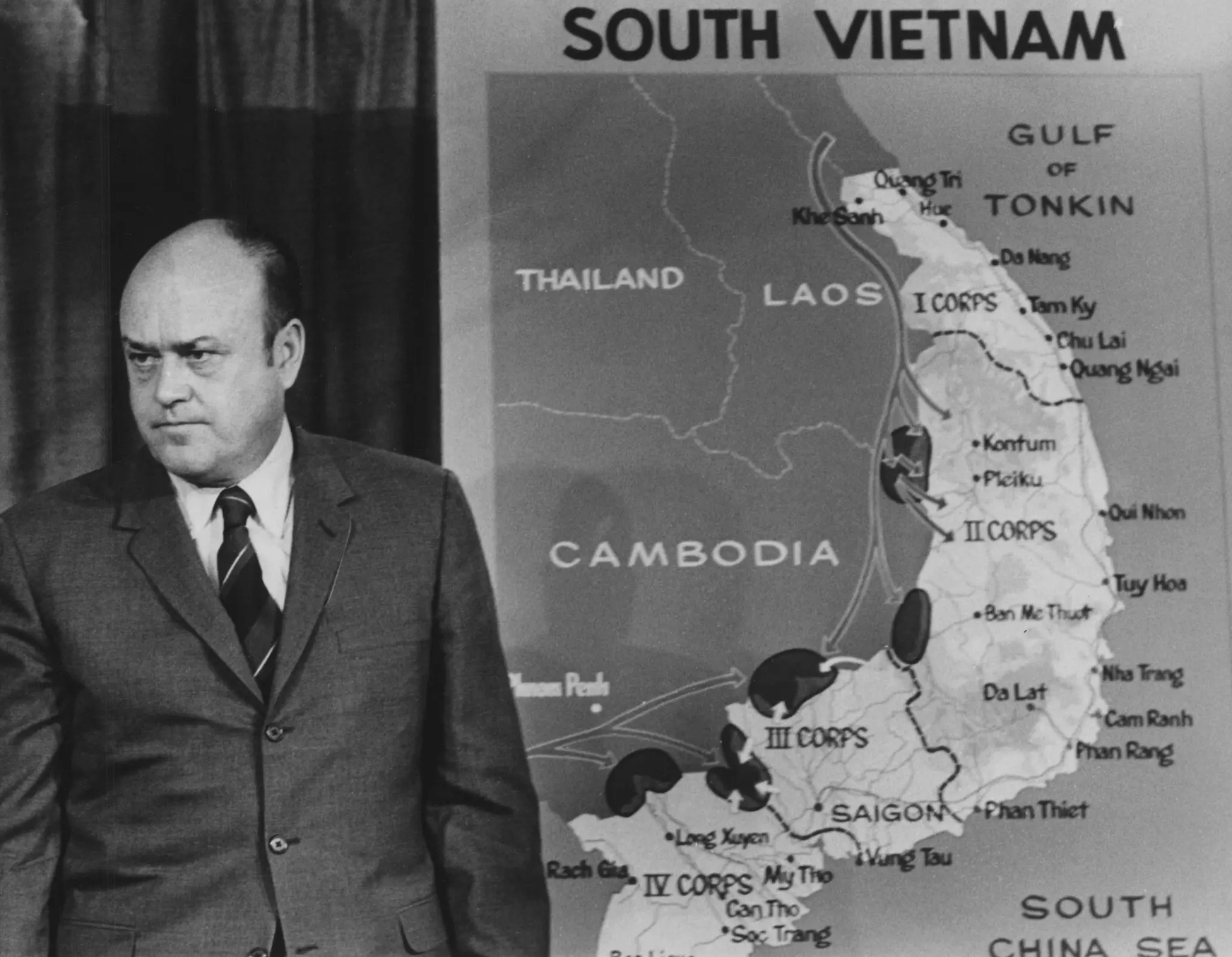 O secretário de Defesa, Melvin Laird, em 1970, discutindo a propagação dos combates além das fronteiras do Vietnã.Crédito...Imprensa Unida Internacional