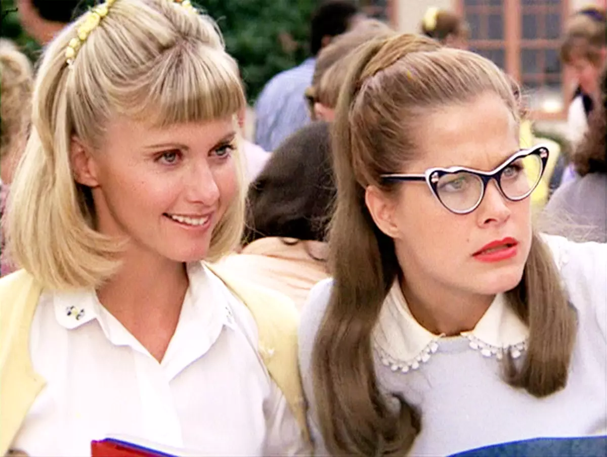 Susan Buckner, à direita, interpretou a animada líder de torcida Patty Simcox em “Grease”, estrelado por Olivia Newton-John. (Arquivo de fotos da CBS / Imagens Getty)