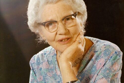 DRA. HELEN TAUSSIG, LIDEROU OPERAÇÃO EM BEBÊ AZUL. A primeira anastomose Blalock-Taussig / pela Dra. Helen Taussig. 1968 por Arquivos Médicos Hopkins. (Crédito da fotografia: Cortesia © Copyright All Rights Reserved/ © SoundCloud/ REPRODUÇÃO/ TODOS OS DIREITOS RESERVADOS)