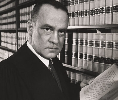 Potter Stewart ESTAVA NO TRIBUNAL SUPERIOR POR 23 ANOS (Crédito da fotografia: Cortesia © Copyright All Rights Reserved/ © Galeria Nacional de Retratos, Smithsonian Institution; presente de George R. Rinhart Copyright © Philippe Halsman Archive/ REPRODUÇÃO/ TODOS OS DIREITOS RESERVADOS)