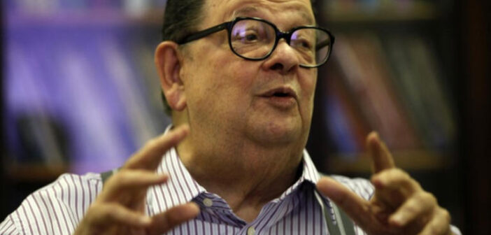 Delfim Netto durante entrevista à Reuters em São Paulo em julho de 2013 15/07/2013 REUTERS/Paulo Whitaker © Thomson Reuters