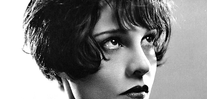 ANITA LOOS; ROTEIRISTA, NOVELISTA (Crédito da fotografia: Cortesia © Copyright All Rights Reserved/ Alba Editorial ®/ REPRODUÇÃO/ TODOS OS DIREITOS RESERVADOS)